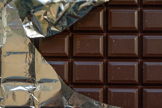 איך מכינים בבית שוקולד מריר בריא?